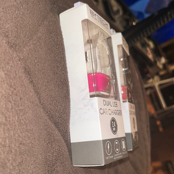 NEW IN BOX - 2.4 AMP DUAL USB CAR CHARGER (TWO!!) PINK AND RED - BYTECH - Picture 2 of 6
